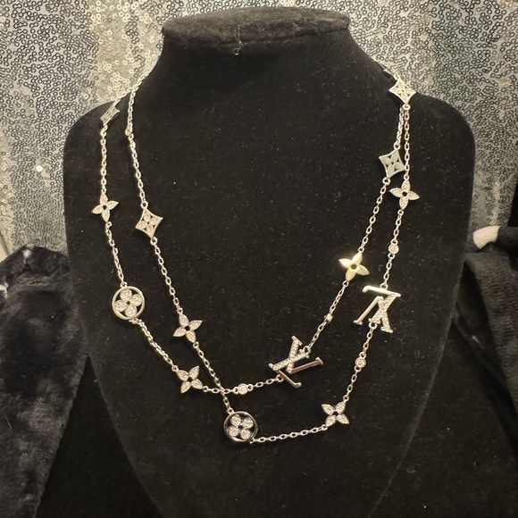 Louis Vuitton Etched Silver Monogram Crystal M6 1084 LE1124 Necklace